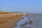 Длинный песчаный пляж в Улцине