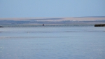 озеро Донузлав... вдали виден человек.. надо далеко идти чтоб дойти до глубины. но центральная часть озера глубокая (корабли ходят)