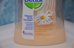 Антибактериальное жидкое мыло для рук Dettol "Питание" с ромашкой и увлажняющим молочком