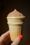 Мороженое Коровка из Кореновки шоколадное - сам стаканчик с мороженым
