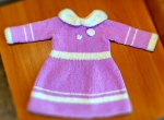 На платье для девочки  6 месяцев ушло 2 мотка пряжи сиреневого цвета и чуть меньше 0,5 мотка молочгоно цвета