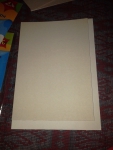 Лист картона на листе обычной белой бумаги А4