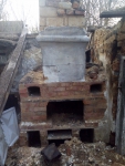 Старая печь в разрушенном доме