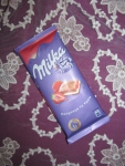 Молочный шоколад Milka с клубникой и сливками