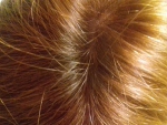 Корни волос после окрашивания (почему-то на фото получился рыжий цвет)