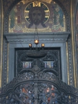 Двери храма.
