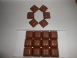 Шоколад уже разделен на 18 квадратиков, 18 мини-порций