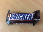 «Шоколадный батончик Snickers minis с жареным арахисом, карамелью и нугой,покрытый молочным шоколадом».