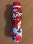 Питьевой йогурт "Чудо" со вкусом черника-малина.