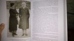 Разворот книги с фотографией дочери Чуковского Лидии и Анны Ахматовой