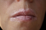 Нежный скраб для губ Precious oils Lip scrub 8 в 1 Eveline - скраб на губах
