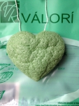 Конжаковый спонж для лица с экстрактом зеленого чая Valori в сухом состоянии лицевая сторона