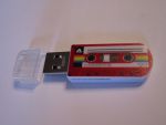 USB-флешка Verbatim Mini Cassette Edition со снятым колпачком