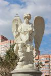 Скульптура ангела на территории Храма Рождества Христова Краснодар