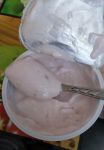 Йогурт греческий Савушкин Клубника вид на ложке