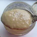 Натуральная паста из семян кунжута "Урбеч" Биопродукты имеет неоднородную консистенцию