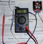 Мультиметр DT-830B в режиме измерения постоянного напряжения, его значение 36,1 вольта