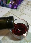 Наполнение вином бокала