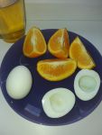 Неизменный завтрак на первые 2 недели. Зелены чай, яйца и апельсин