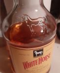 Теснение на бутылке White Horse