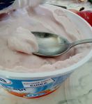Сирковий десерт з йогуртом і полуницею Exquisa Creamy Quark