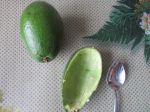 авокадо полезно своей высокой питательной ценностью – более 150 ккал на 100 граммов мякоти