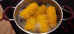 варка початока кукурузы