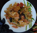 Паста Mezze Penne Tricolore с перцами, оливками и каперсами