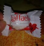 Конфеты Raffaello в упаковке