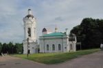 Колокольня (слева) и храм Георгиевской церкви (справа), Водовзводная башня (сзади)