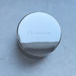 Банка с пудрой Clarins