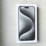 Коробка с 15-м айфоном