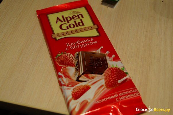 Молочный шоколад Alpen Gold "Клубника с йогуртом"