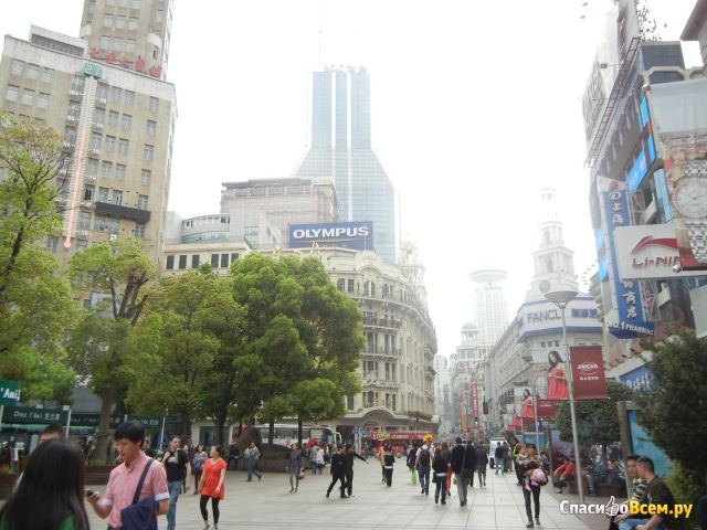 Улица Nanjing Road в Шанхае (Китай)