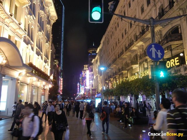 Улица Nanjing Road в Шанхае (Китай)