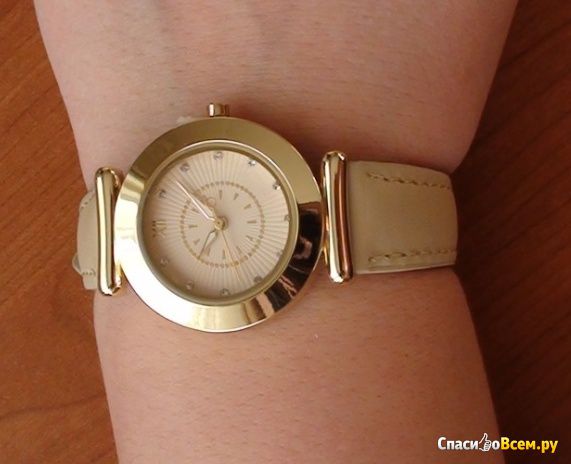 Женские кварцевые наручные часы "Зои" Avon