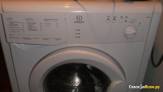 Узкая стиральная машина Indesit WIUN 81