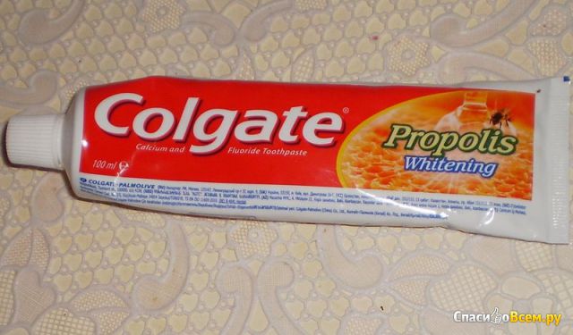 Зубная паста Colgate с прополисом отбеливающая
