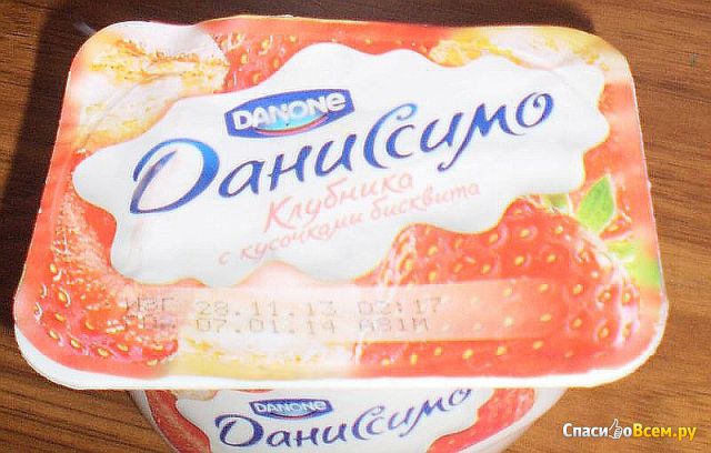 Продукт творожный Danone "Даниссимо" с клубникой и кусочками бисквита