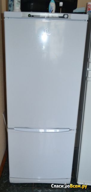 Двухкамерный холодильник Indesit SB15040