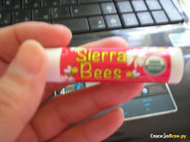 Натуральный бальзам для губ Sierra Bees с гранатом, пчелиным воском и витамином E