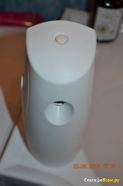 Автоматический спрей с регулятором интенсивности распыления Air Wick Freshmatic "Пряное яблоко"