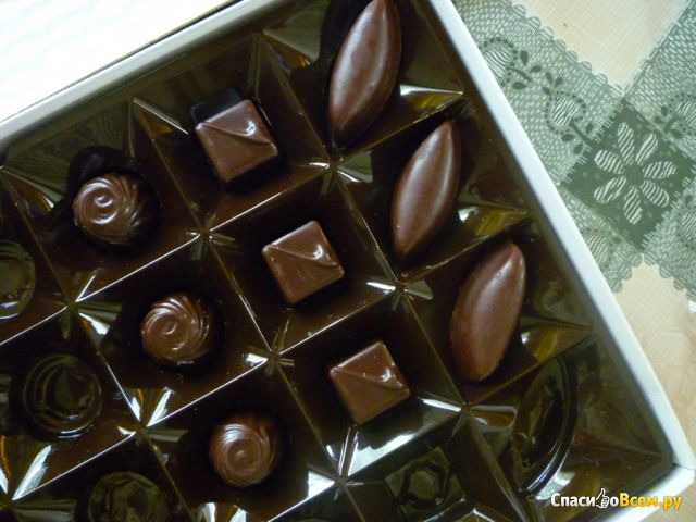 Набор шоколадных конфет с начинками "Третьяковская галерея" Ассорти "Красный октябрь"