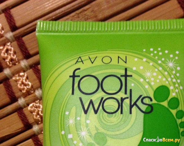 Охлаждающий лосьон для ног Avon Foot works "Красивые ножки" зеленый чай и мята