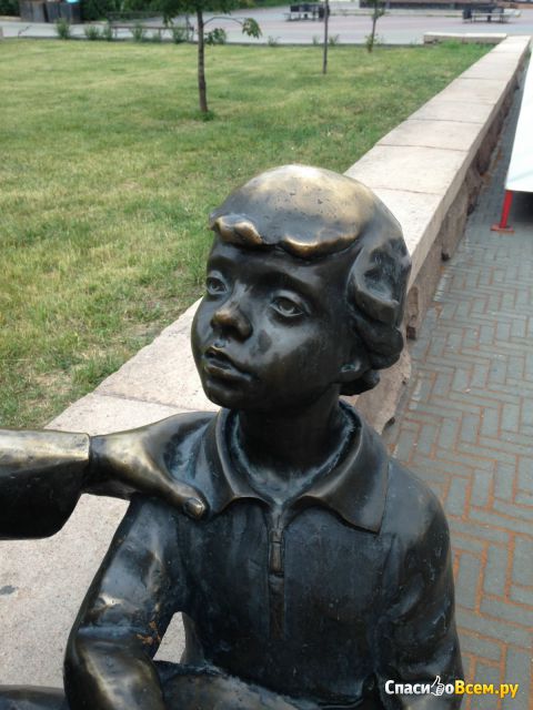 Скульптура "Мама и сын" (Россия, Челябинск)