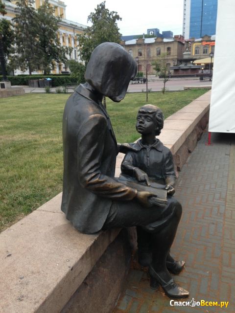 Скульптура "Мама и сын" (Россия, Челябинск)