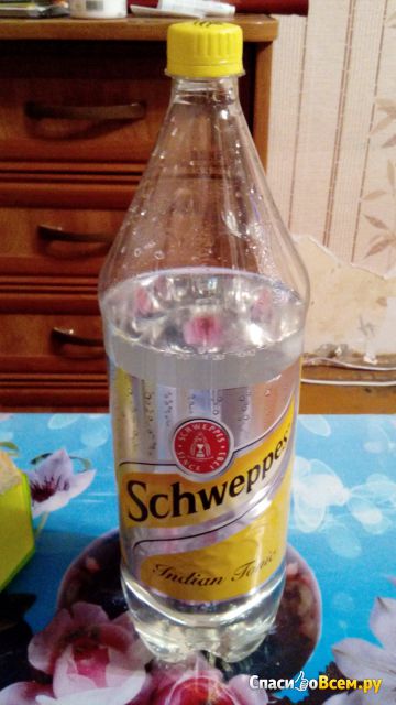Сильногазированный напиток Schweppes Indian Tonic