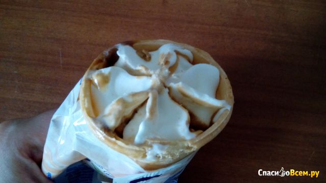 Мороженое "Джем Сейшн" с растительным жиром ванильное "с вареной сгущенкой" в вафельном стаканчике