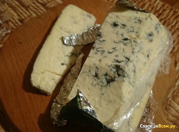 Сыр Kaserei Champignon Дор Блю полутвердый с благородной голубой плесенью