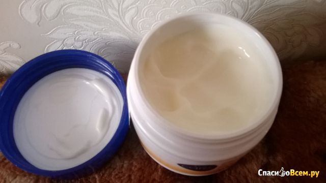 Интенсивно увлажняющий крем для лица Avon Care с пчелиным маточным молочком